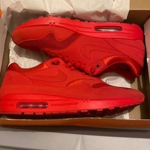 Like new, worn only a couple times and I’m 6’3 160lbs